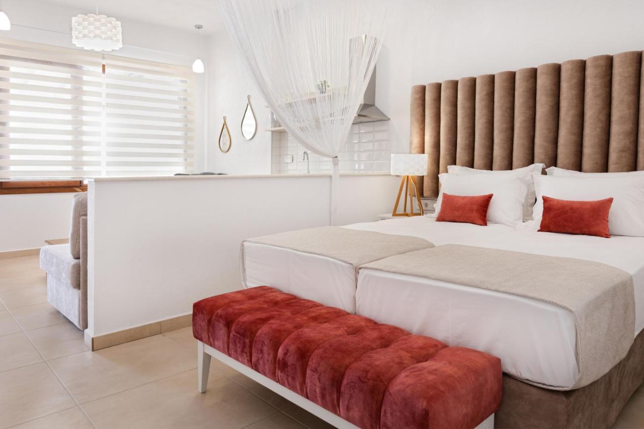 Komitsa Luxury Apartments Néa Róda Eksteriør bilde