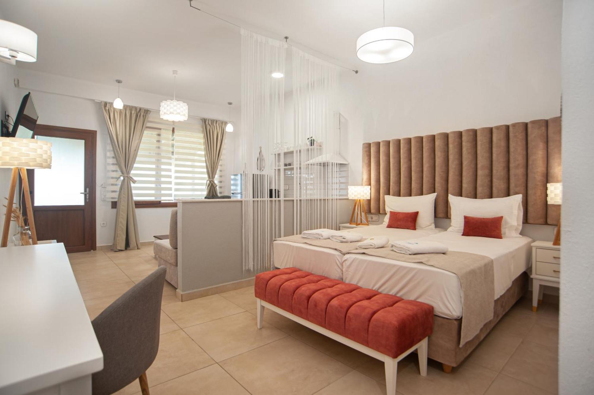Komitsa Luxury Apartments Néa Róda Eksteriør bilde